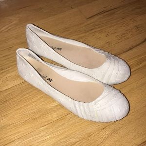AMERICAN EAGLE white flats